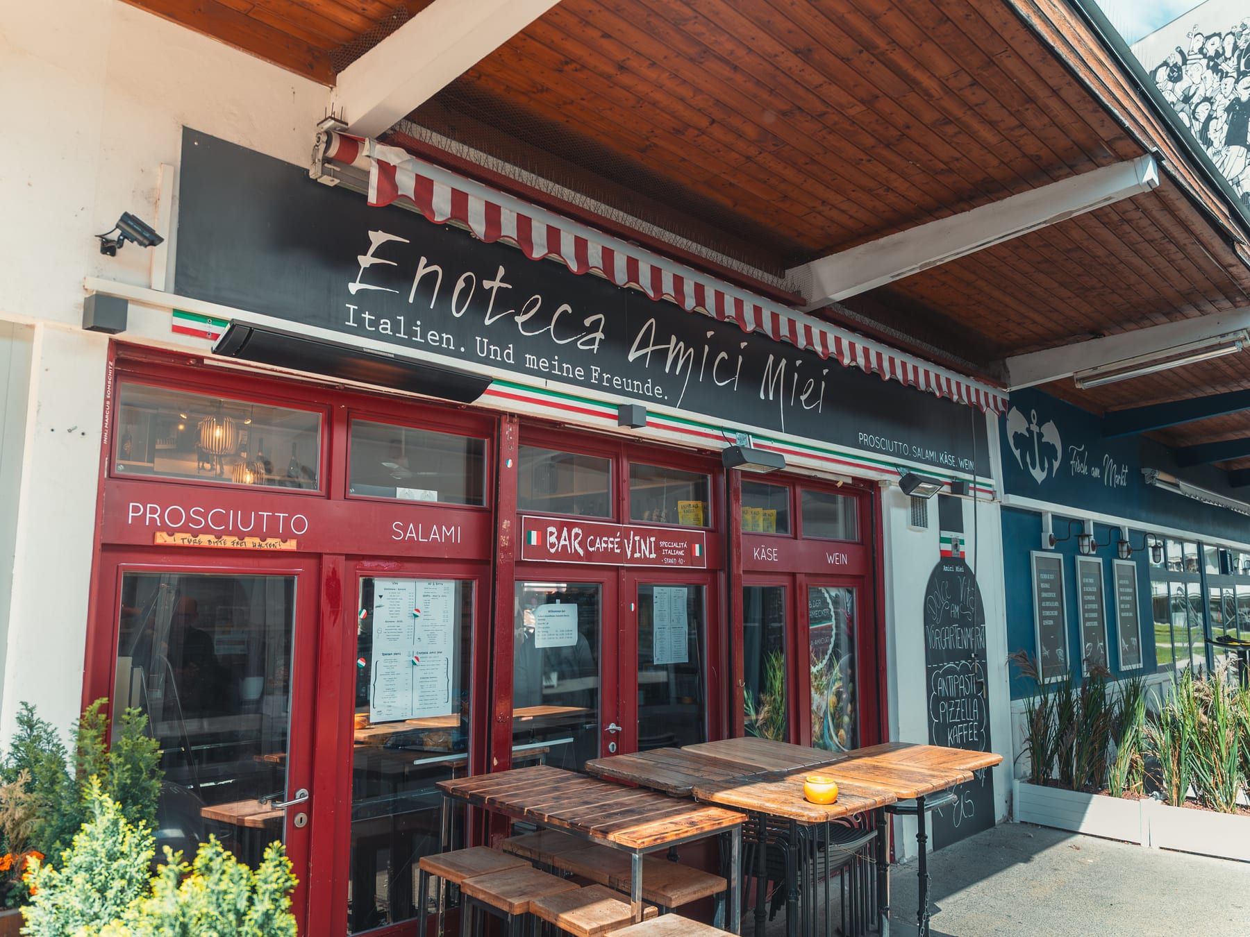 Der Stand der Enoteca Amici Miei am Vorgartenmarkt